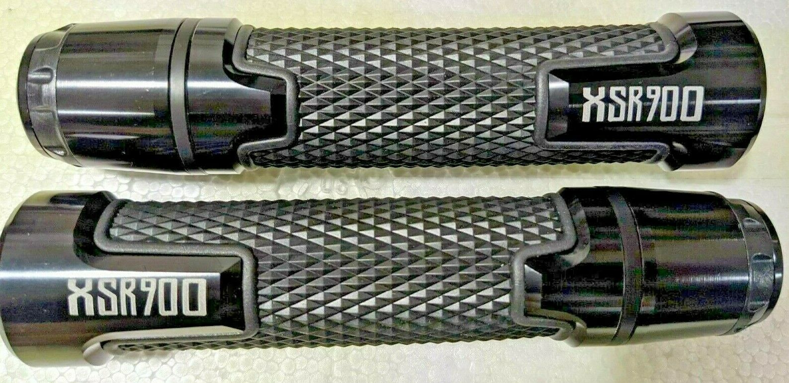Manopole manubrio per Yamaha XSR 900 / XSR 700 LG6 nero 22mm grip pazzesco