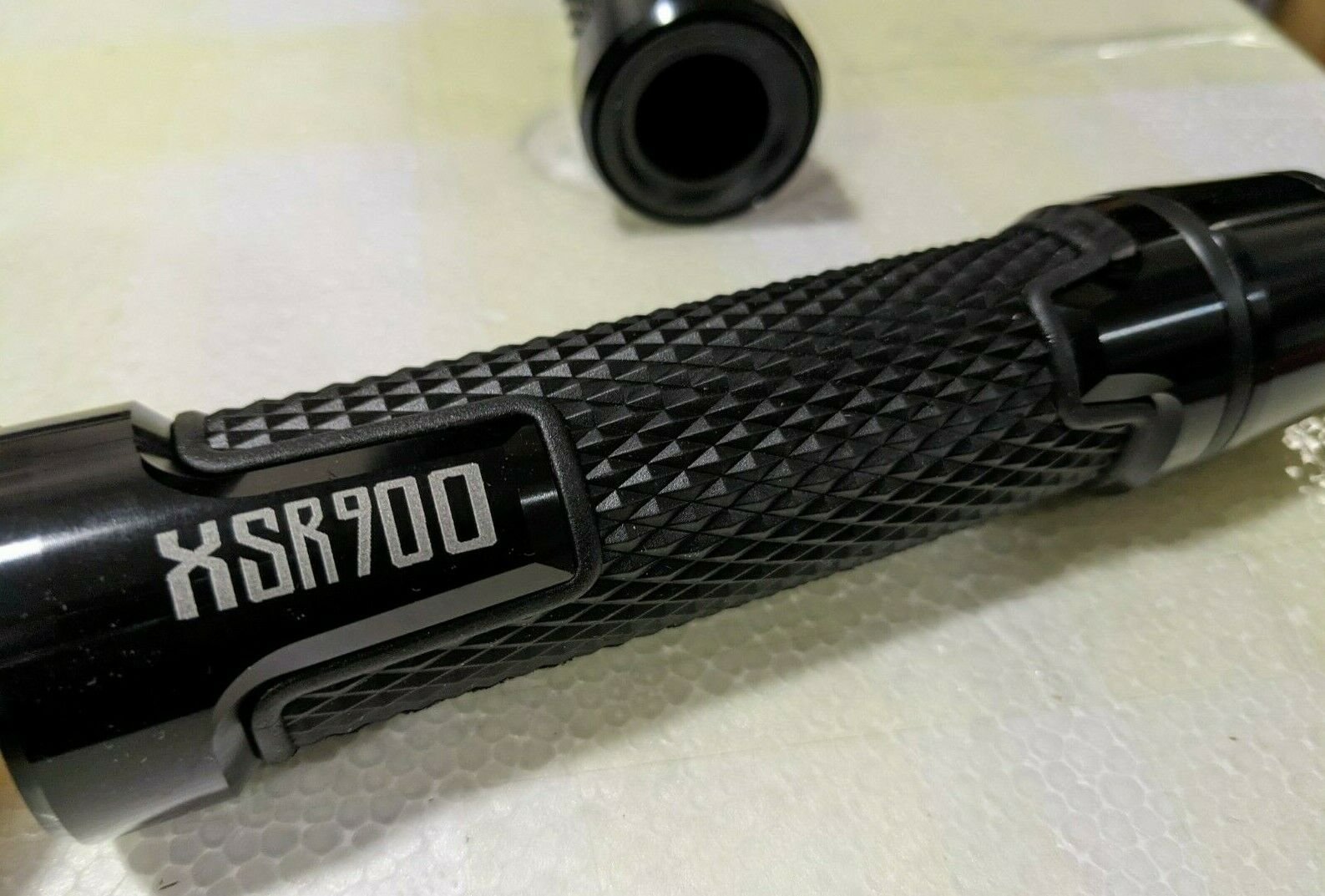 Manopole manubrio per Yamaha XSR 900 / XSR 700 LG6 nero 22mm grip pazzesco - immagine 2